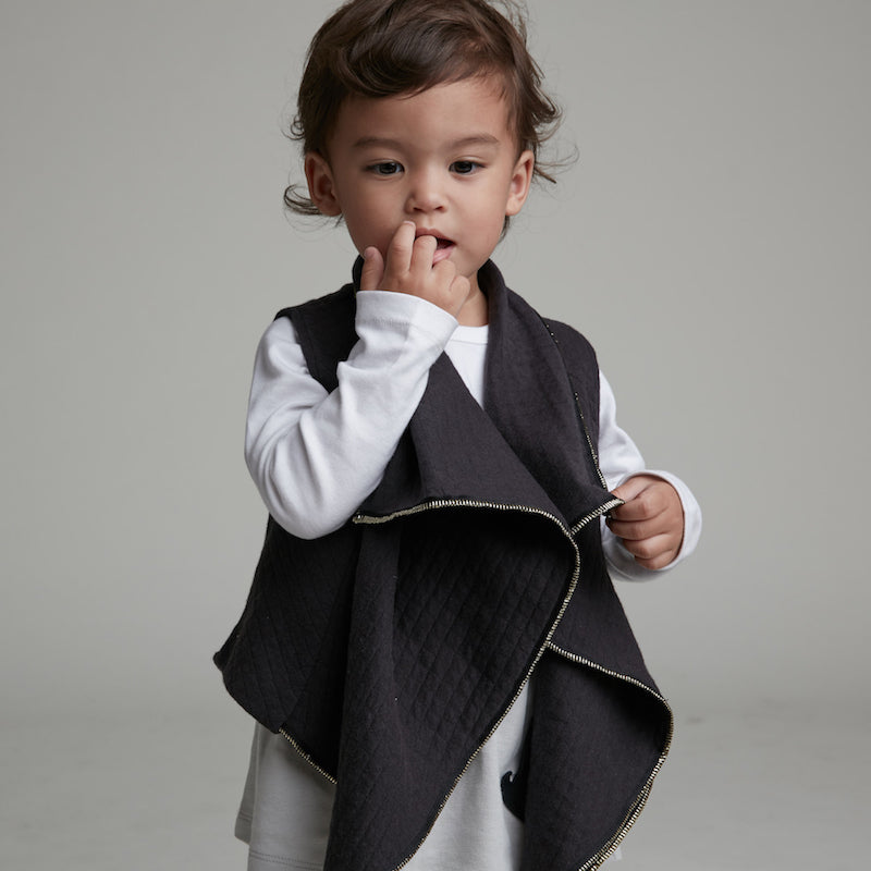 Main | 兒童 個性立裁翻領背心 | 立體剪裁 | 100% 有機棉