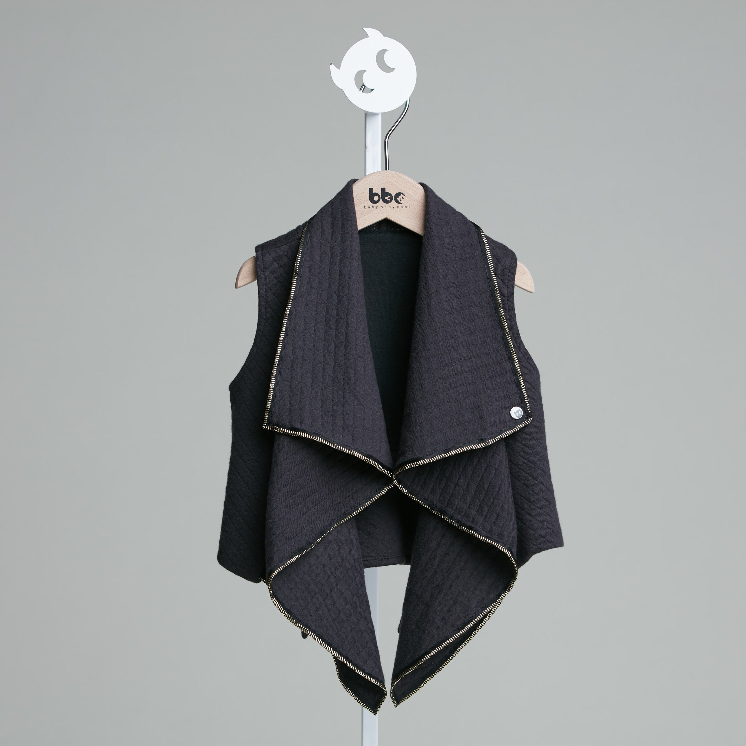 Main | 兒童 個性立裁翻領背心 | 立體剪裁 | 100% 有機棉