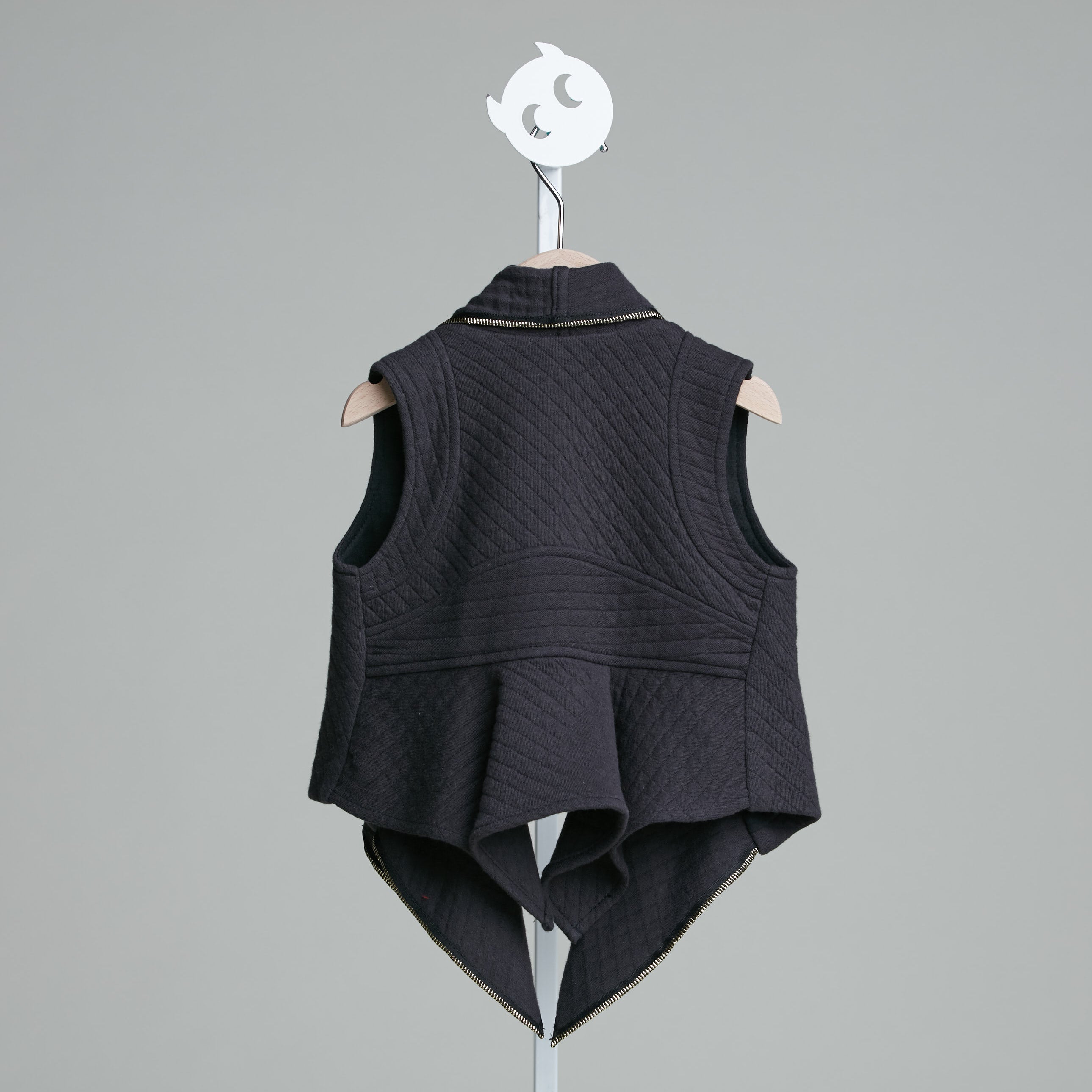 Main | 兒童 個性立裁翻領背心 | 立體剪裁 | 100% 有機棉