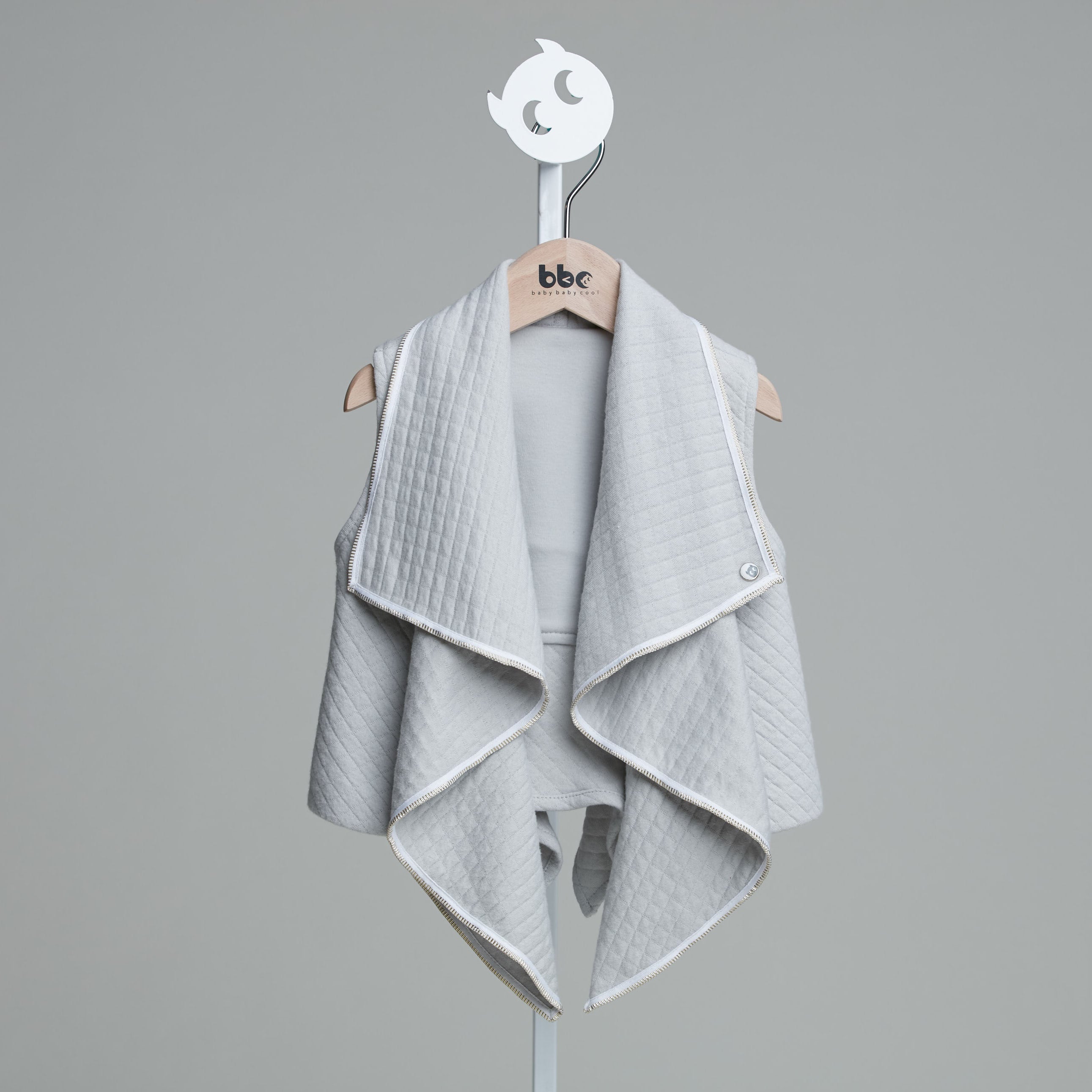 Main | 兒童 個性立裁翻領背心 | 立體剪裁 | 100% 有機棉