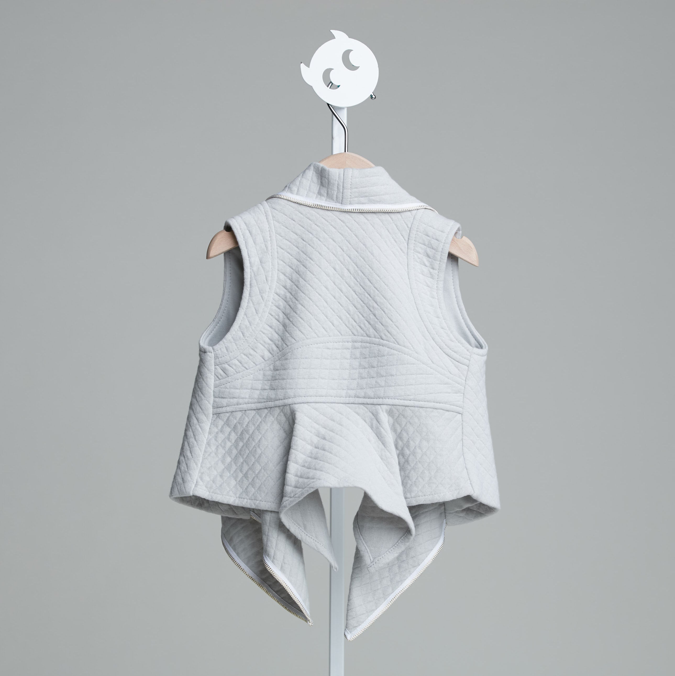 Main | 兒童 個性立裁翻領背心 | 立體剪裁 | 100% 有機棉