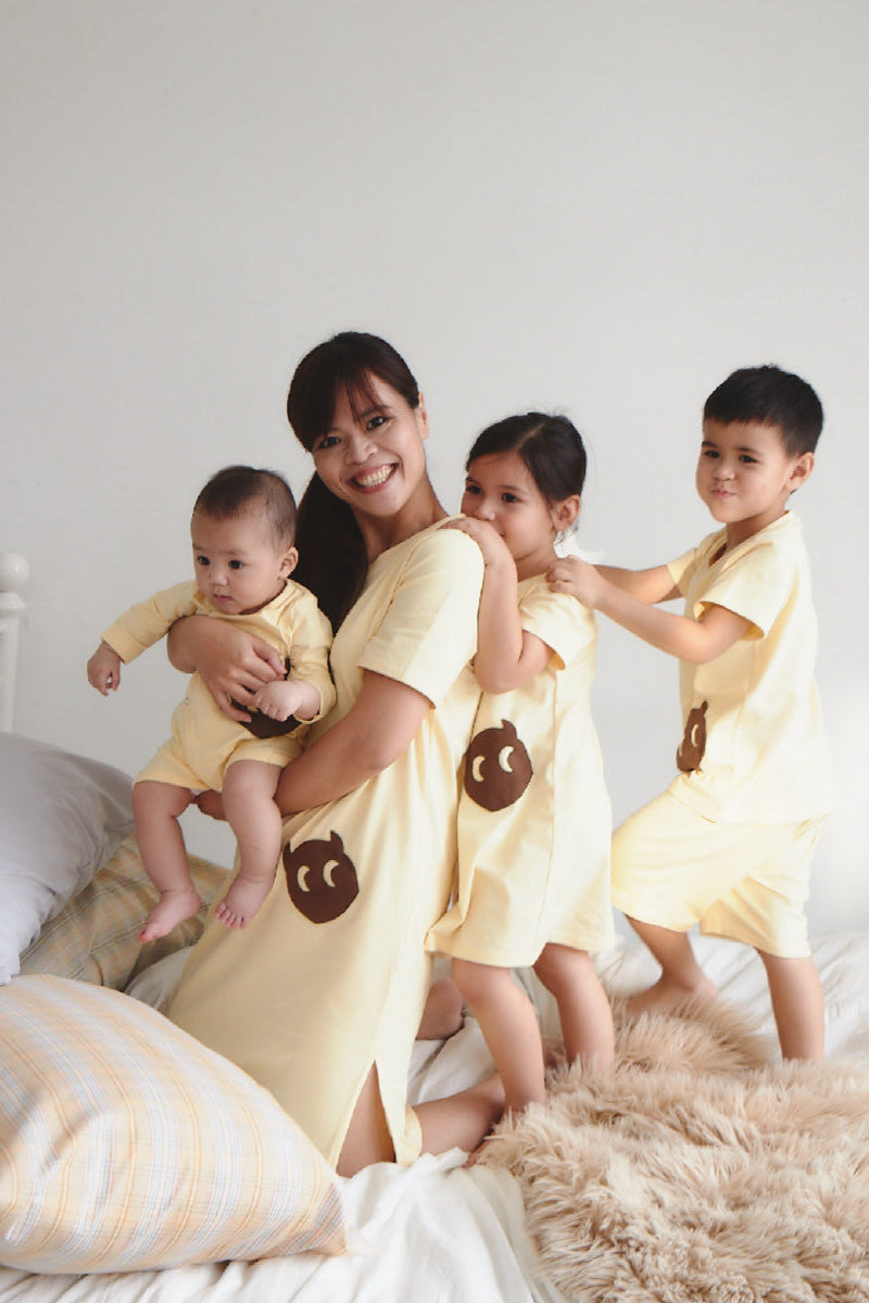 Basic | 成人 小精靈居家連身裙-大人(粉黃) | 小精靈 Logo | 100% 有機棉