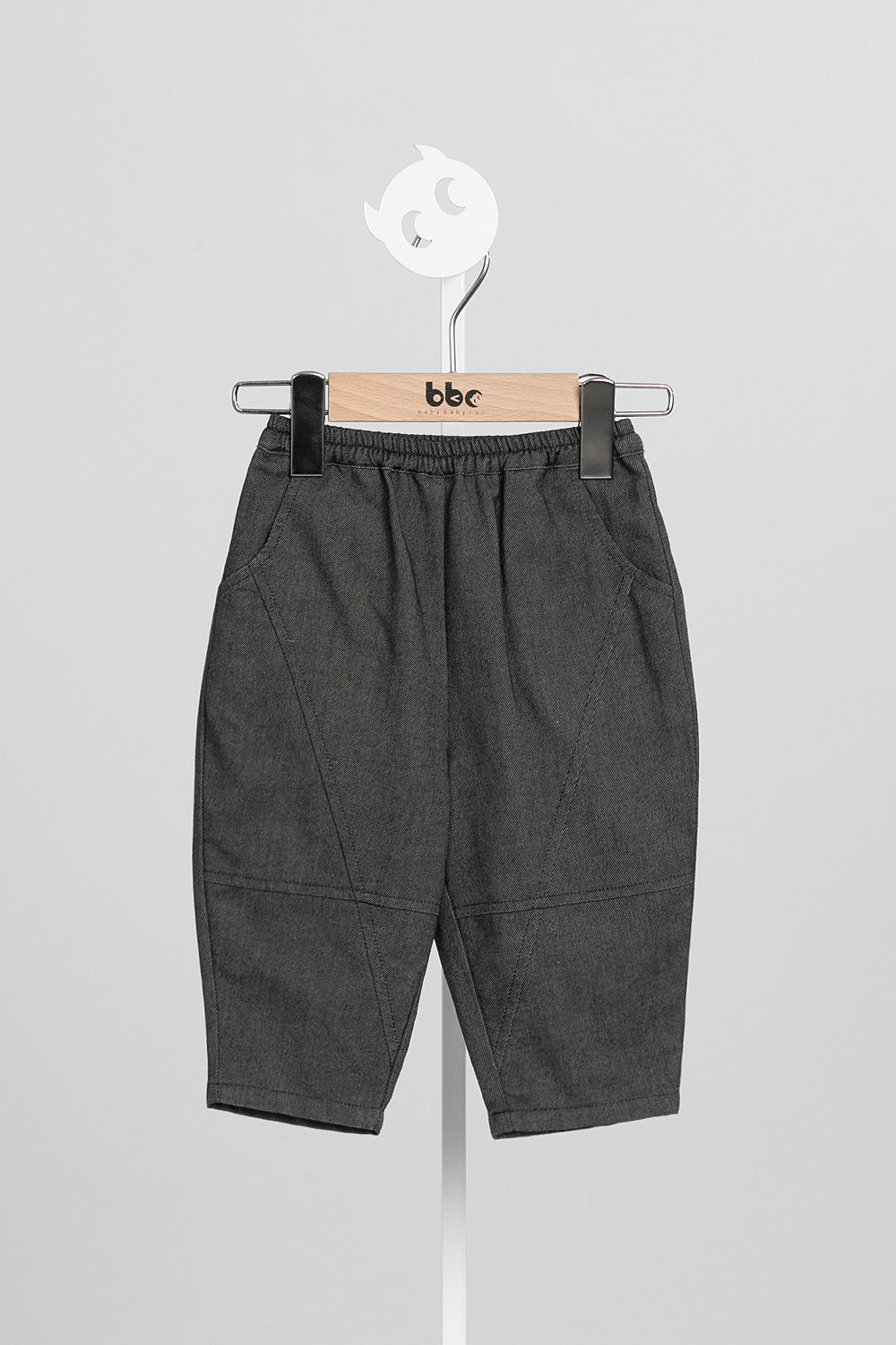 【預購】Main | 幼兒 Peekaboo刺繡繭型褲 | 小精靈 Logo 刺繡 繭型輪廓 | 100%有機棉