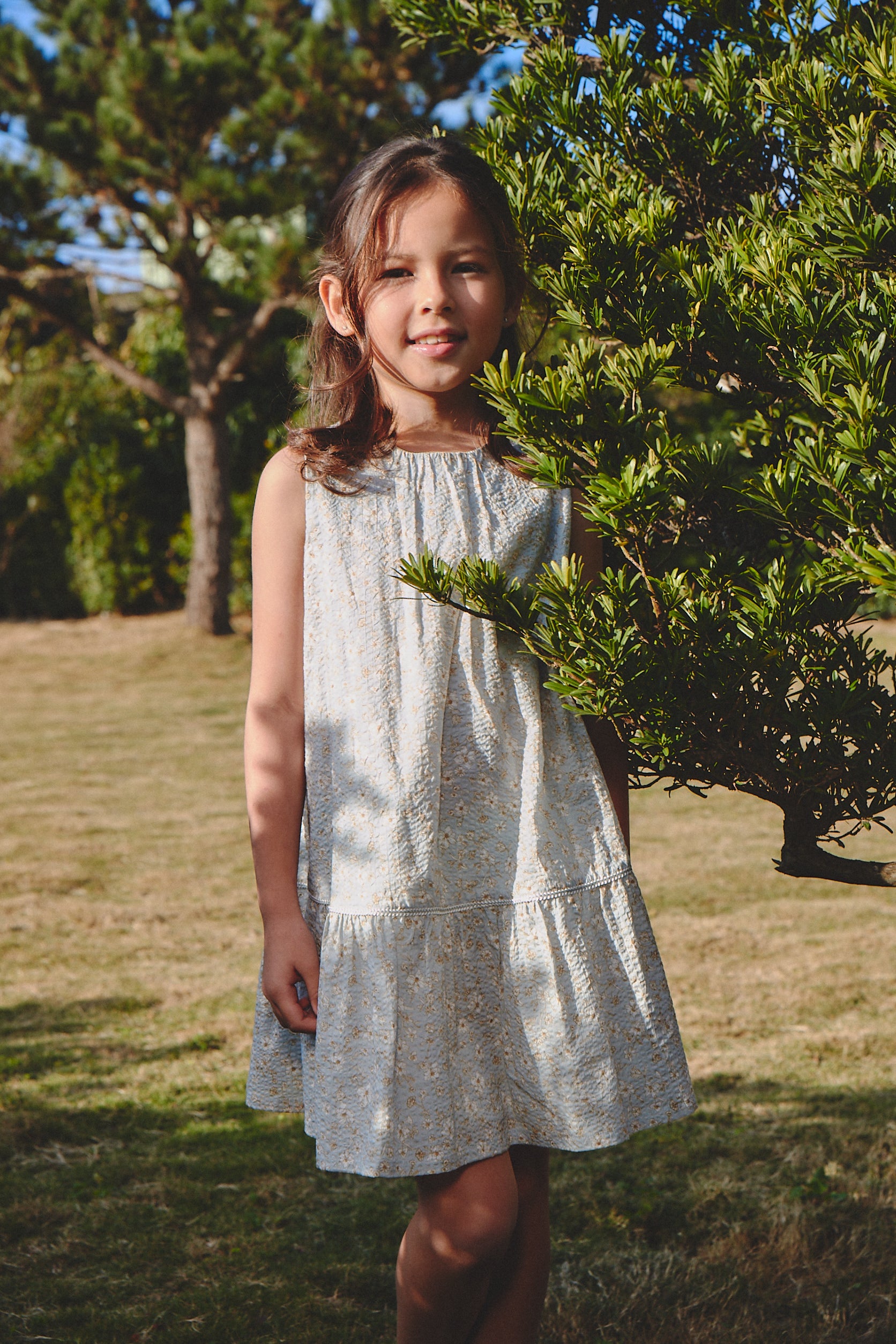 Luxury | 女童 Floral 優雅繁花背心洋裝 | 小圓領 織帶 細摺