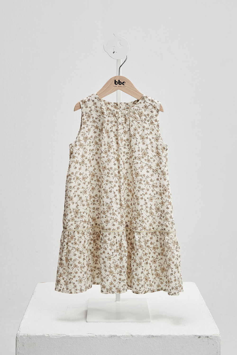 Luxury | 女童 Floral 優雅繁花背心洋裝 | 小圓領 織帶 細摺