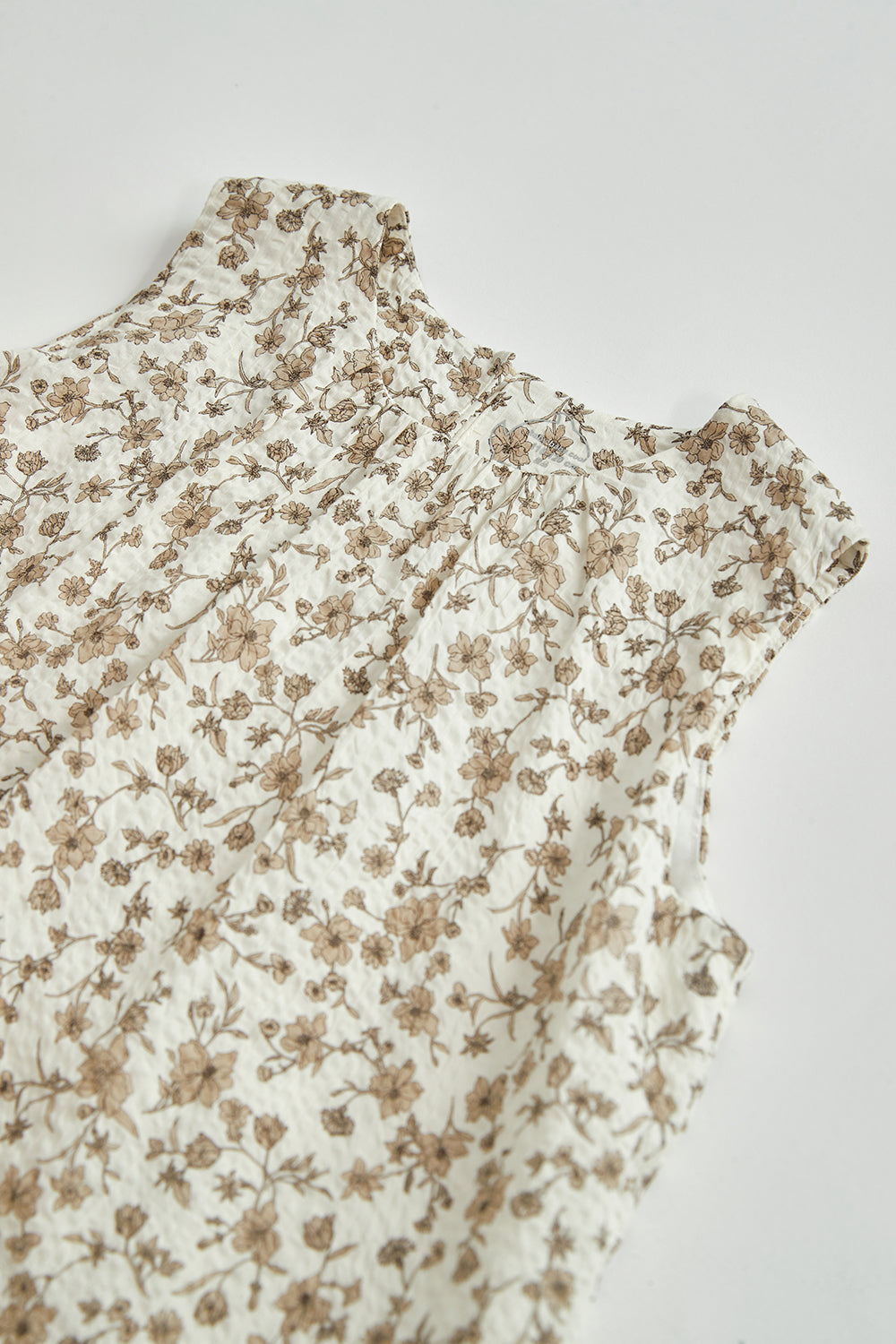 Luxury | 女童 Floral 優雅繁花背心洋裝 | 小圓領 織帶 細摺