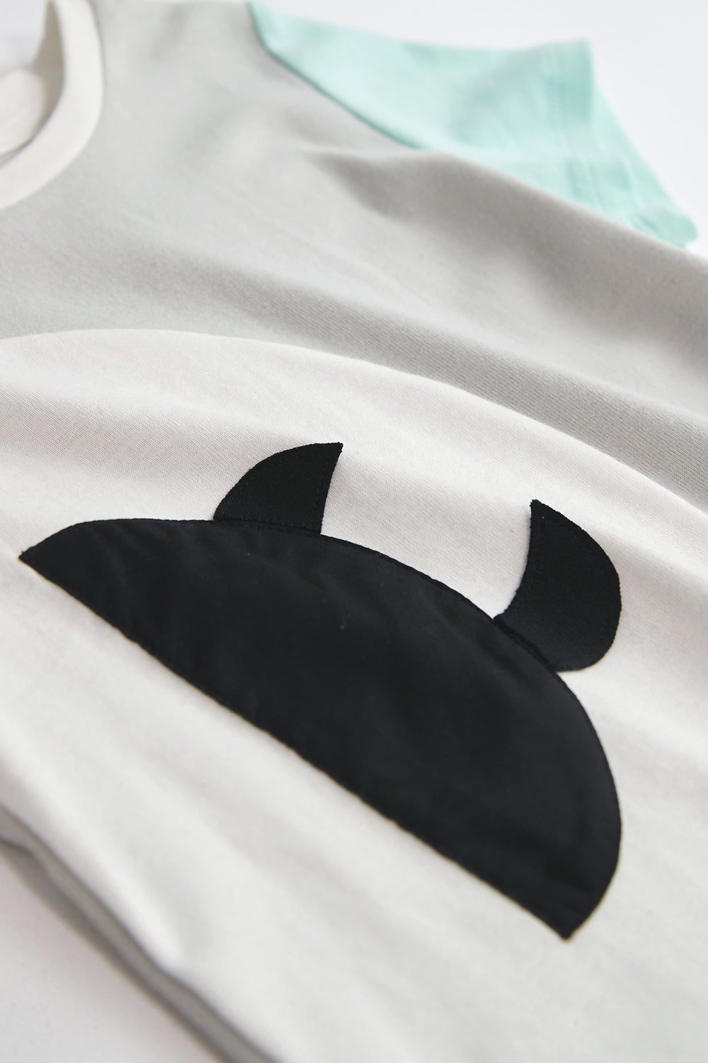 Main | 男童 Carmen Herrera 字母拼接遊樂園D | 拼接 小精靈 Logo | 100% 有機棉