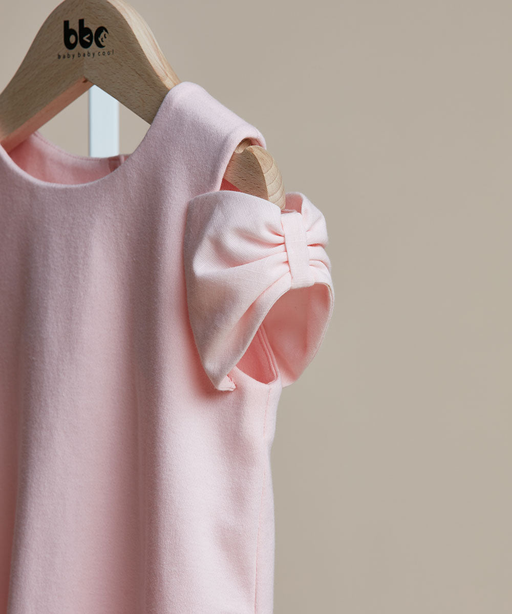 Three-dimensional bow off-shoulder top