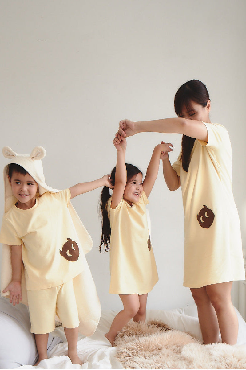 Basic | 成人 小精靈居家連身裙-大人(粉黃) | 小精靈 Logo | 100% 有機棉