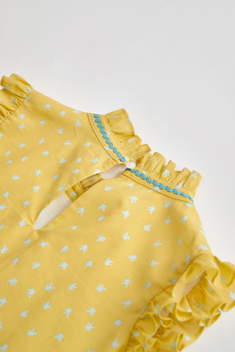 Luxury | 女童 Royal 浪漫荷葉立領洋裝 | 荷葉 袖型設計 織帶