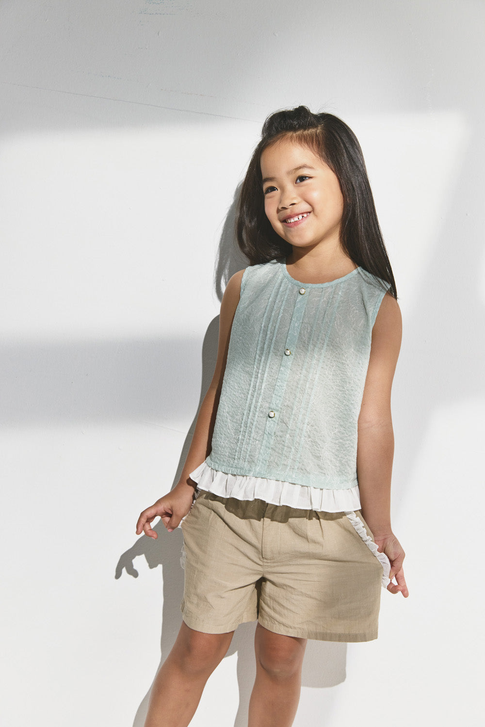 Luxury | 女童 Bloom 細摺前開扣 荷葉拼接無袖上衣