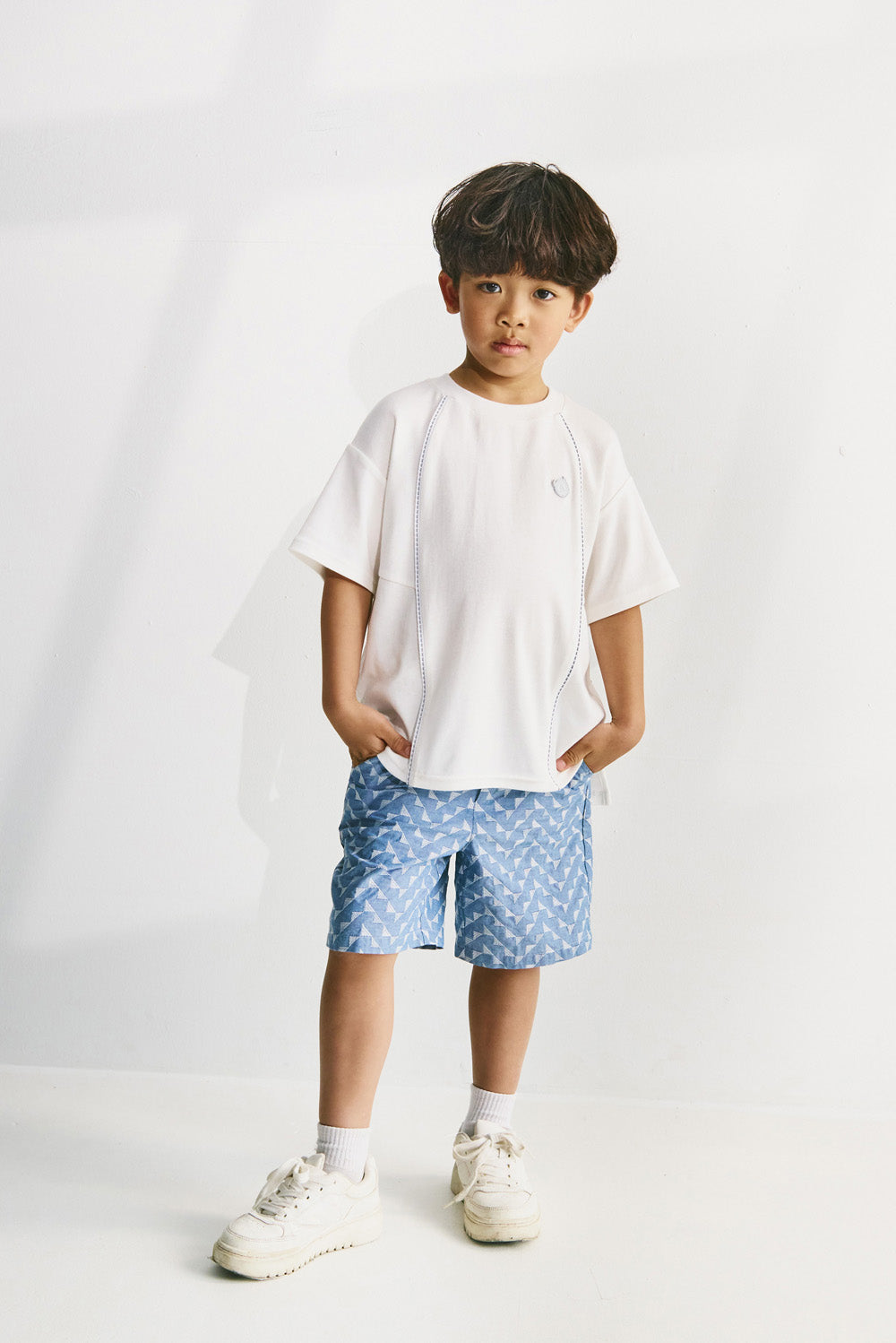 【預購】Main | 男童 Clean Cut 立體線條設計 小精靈 Logo運動風T-shirt 上衣 | 100% 有機棉