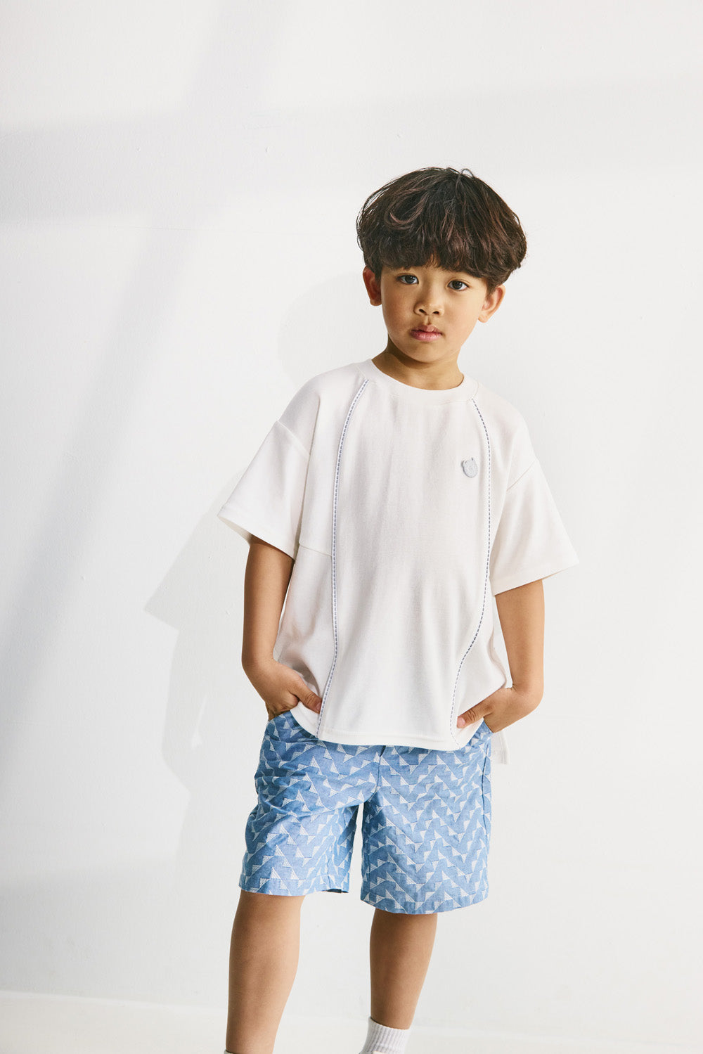 【預購】Main | 男童 Clean Cut 立體線條設計 小精靈 Logo運動風T-shirt 上衣 | 100% 有機棉