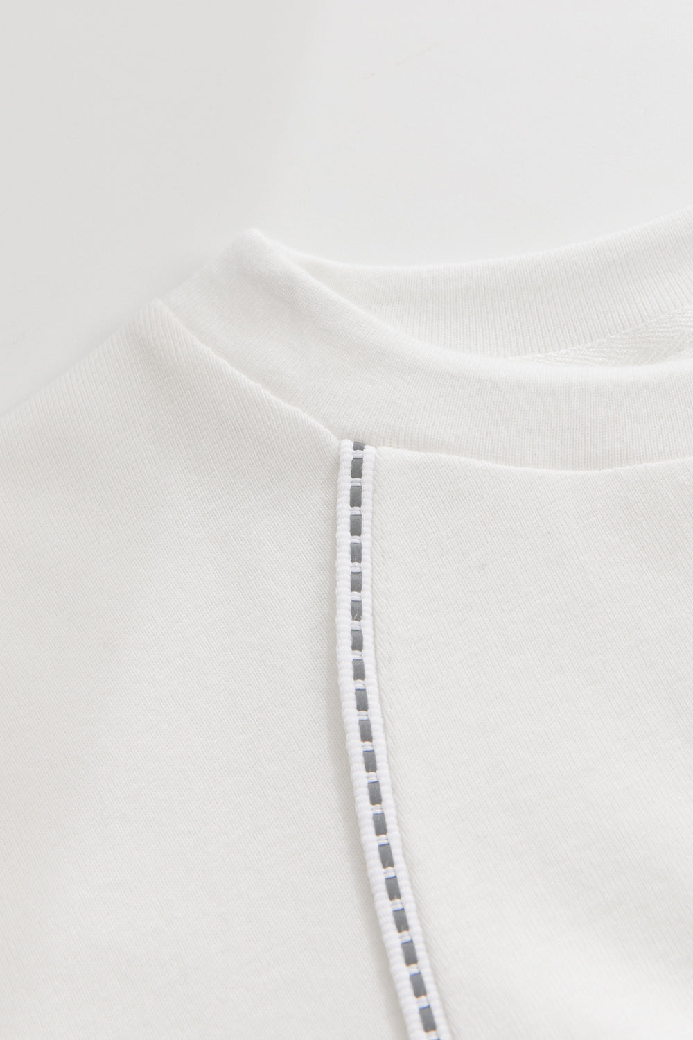【預購】Main | 男童 Clean Cut 立體線條設計 小精靈 Logo運動風T-shirt 上衣 | 100% 有機棉