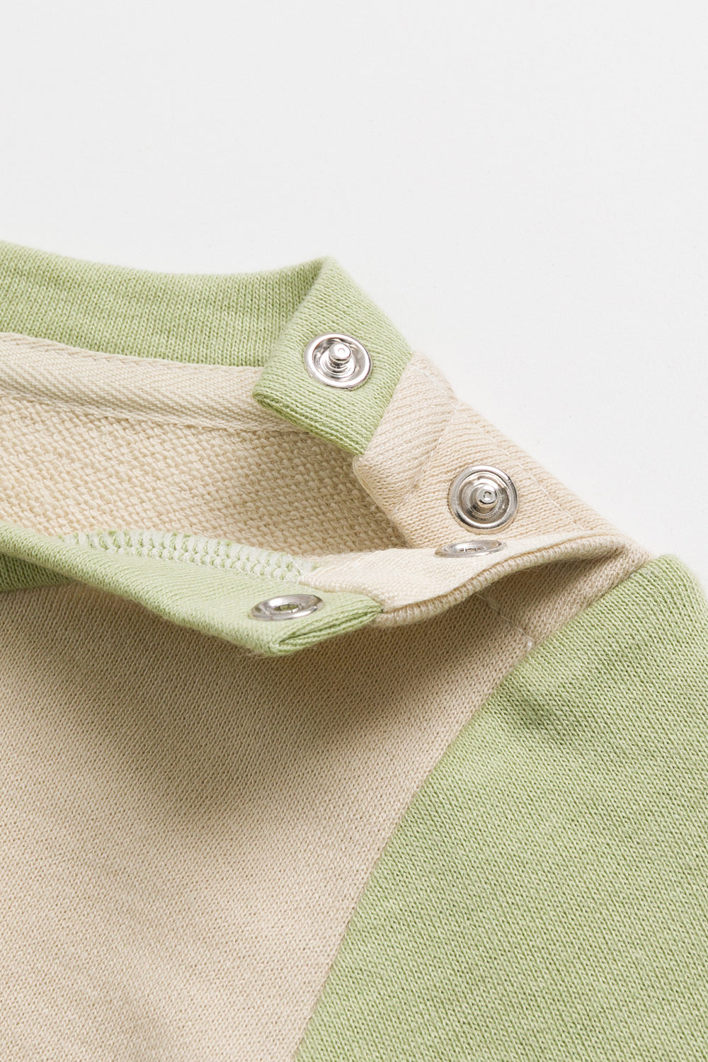 Main | 幼兒 Peek-A-Boo 兔子刺繡大口袋肩開扣長袖上衣