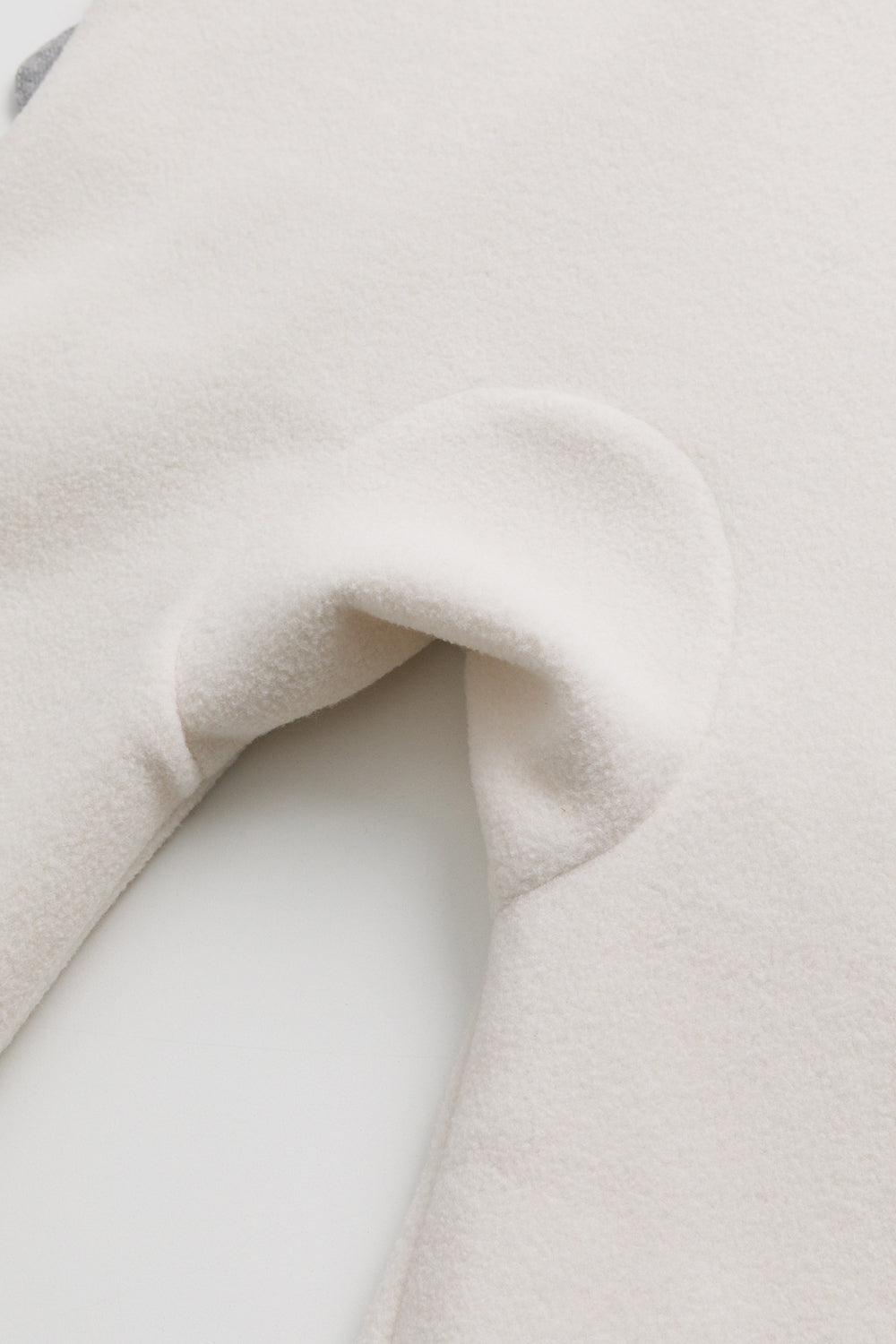 Luxury | 幼兒 Little Hopper 連帽斜開雪狼足跡刺繡長袖連身兔裝