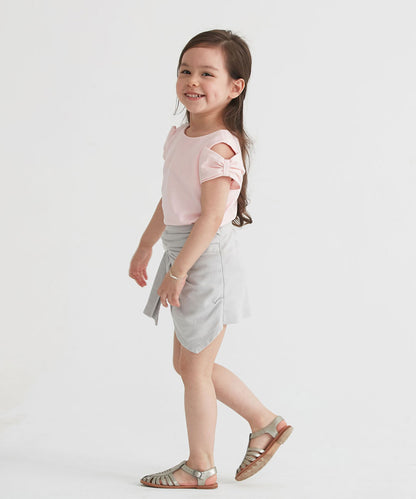 Three-dimensional bow off-shoulder top