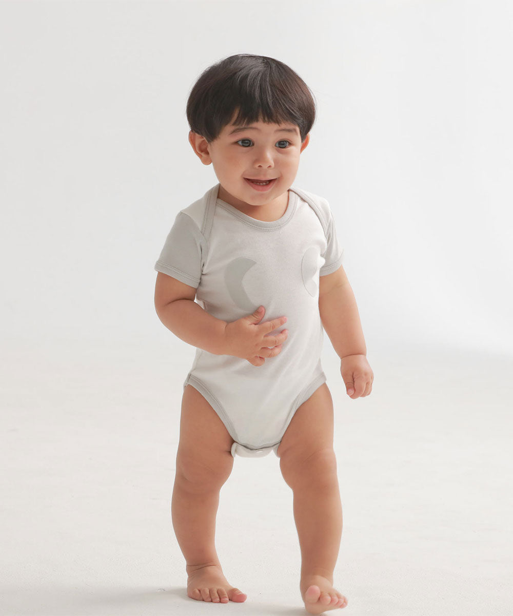 Main | 幼兒 經典拼色小精靈包屁衣 | 小精靈 Logo | 100% 有機棉